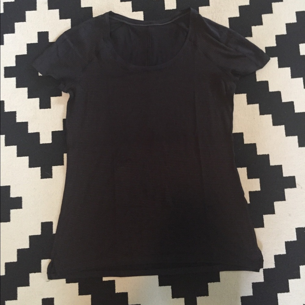 Lululemon Black t-shirt